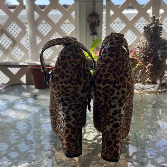 LEOPARD PRINT PLATFORM TYPE HEELS - Picture 6 of 6